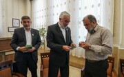 دیدار تولیت آستان مطهر علوی با خانواده جمعی از آسیب دیدگان تهران و اهدای تبرکی