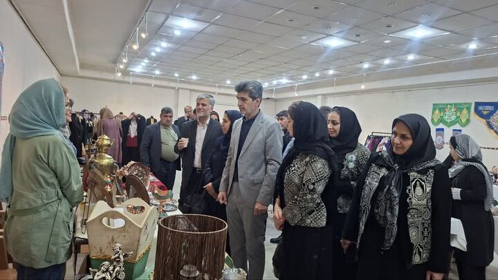 نمایشگاه توانمندی‌ها و مشاغل خانگی بانوان در اراک افتتاح شد