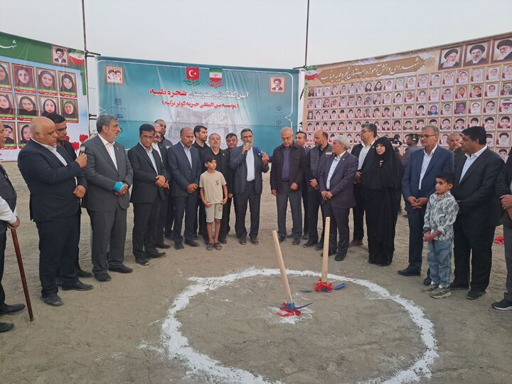 کلنگ احداث ۲ مدرسه «شجره‌طیبه» در میناب به زمین زده شد