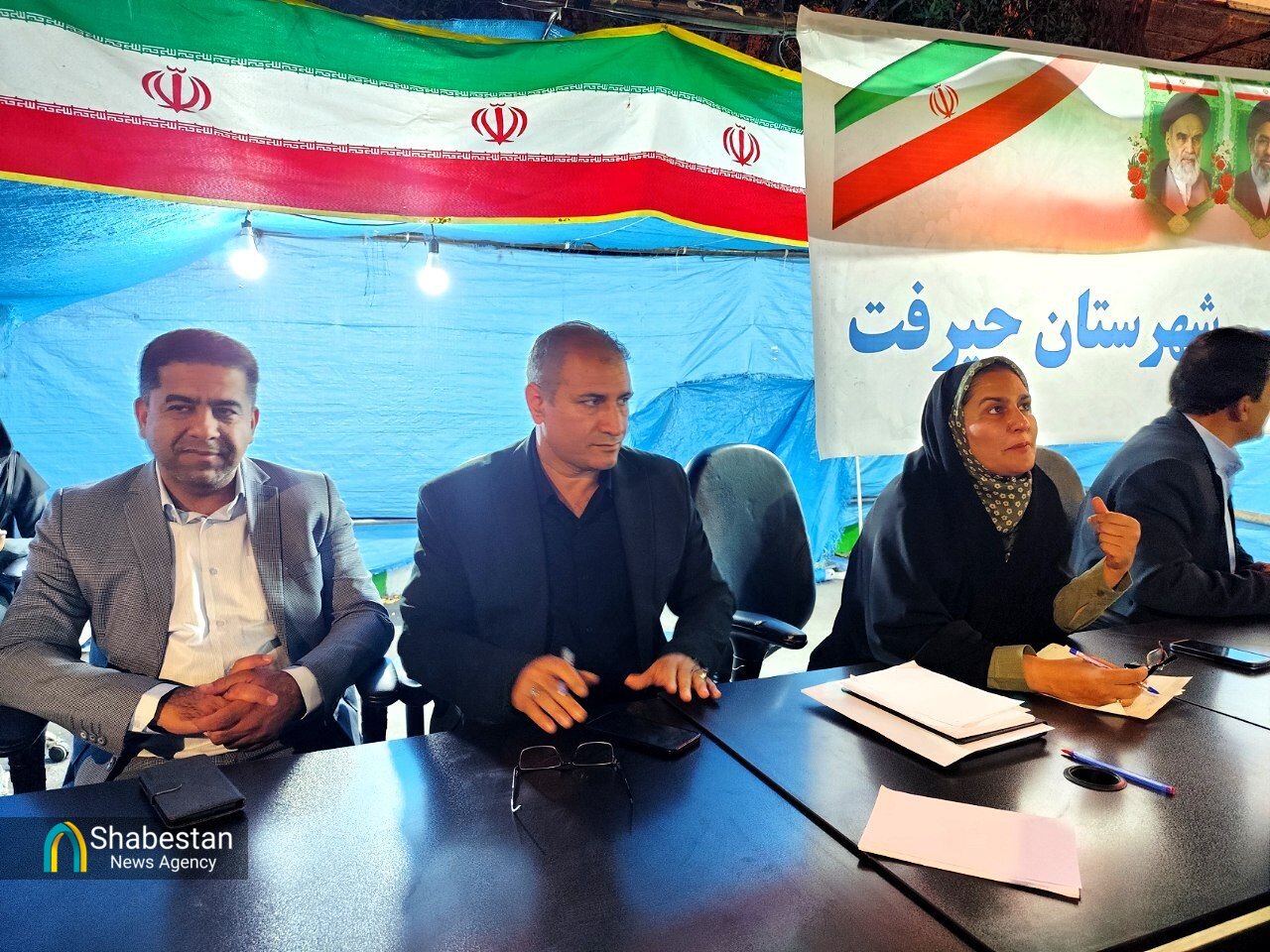 حضور میدانی فرماندار جیرفت در قلب تجمع مردمی/ وقتی «میز خدمت» جای دفتر تشریفاتی را میگیرد