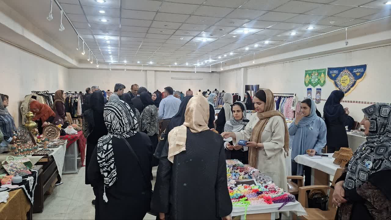 نمایشگاه توانمندیها و مشاغل خانگی بانوان در اراک افتتاح شد