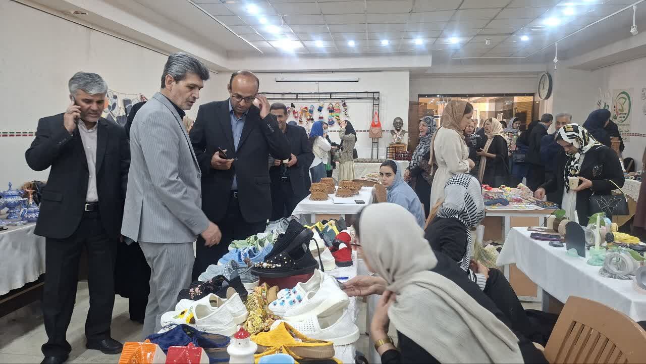نمایشگاه توانمندیها و مشاغل خانگی بانوان در اراک افتتاح شد