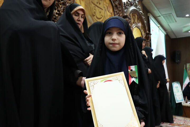 تجلیل از نوجوانان و مربیان گروه سرود «رهپویان یاس»