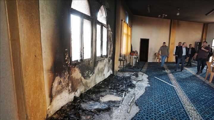 تشدید حملات شهرک‌نشینان در کرانه باختری؛ مسجدی در رام‌الله به آتش کشیده شد