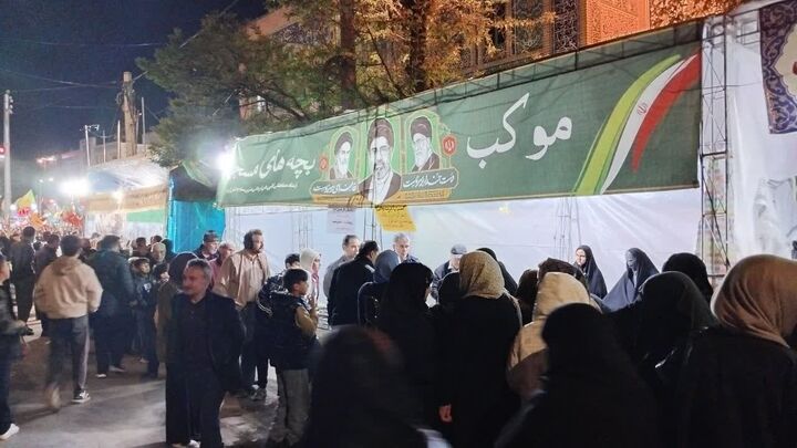 چهره‌آرایی با پرچم ایران؛ هنر نوجوانان عضو کانون در موکب «بچه‌های مسجد»