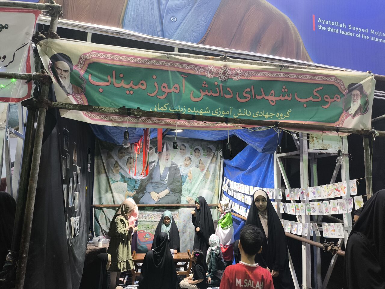 پرچم داری گروه جهادی شهیده «زینب کمایی» در میدان بصیرت