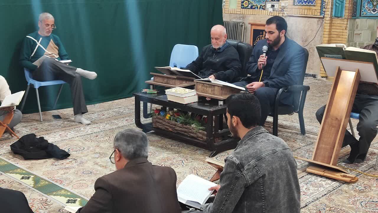 حضور جوانان مسجدی چهارمین شهید محراب در محفل انس با قرآن