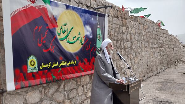 گلباران یادمان شهدای انتظامی در کلانتری ۱۴ سنندج با حضور مسئولان و مردم