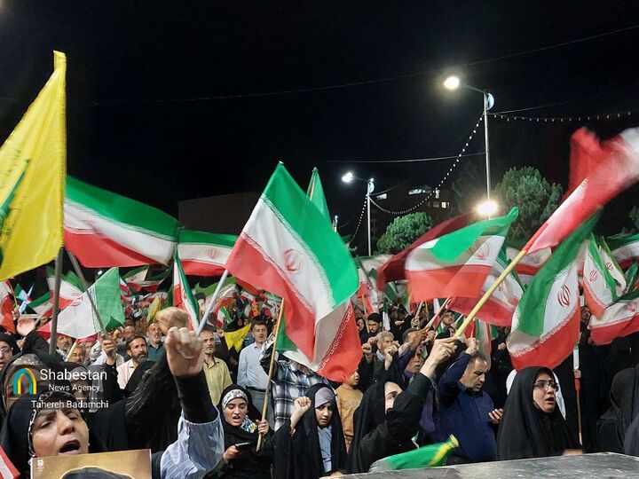 رهبرمون هر چی بگه، همونه؛ شعار کرمانی‌ها در هفتاد و هفتمین شب بیعت