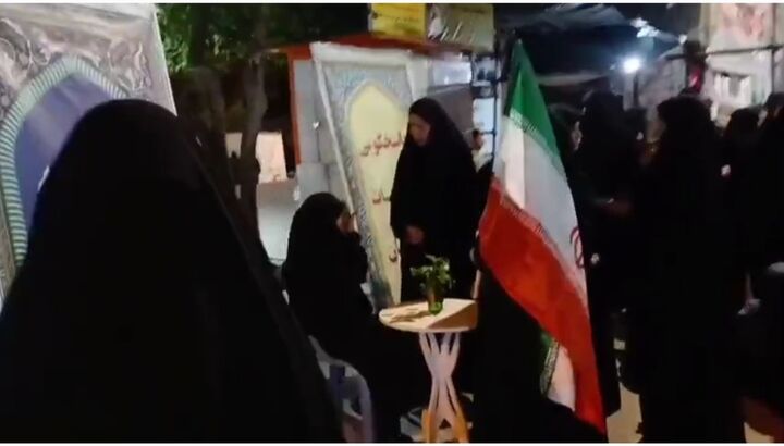 خدمت‌رسانی طلاب و کادر حوزه علمیه فاطمه‌الزهرا(س) کوهدشت در موکب امام خامنه‌ای