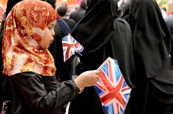 گزارش جدید در بریتانیا: مسلمانان جوان‌ترین و سریع‌ترین گروه در حال رشد جمعیتی هستند