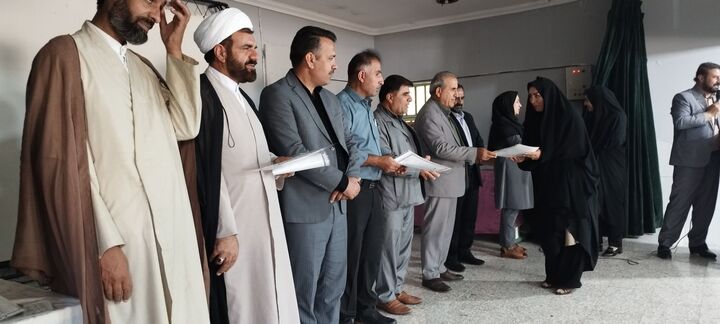 ۱۱۰ فعال فرهنگی و دانش آموزی نماز در دهدشت تجلیل شدند