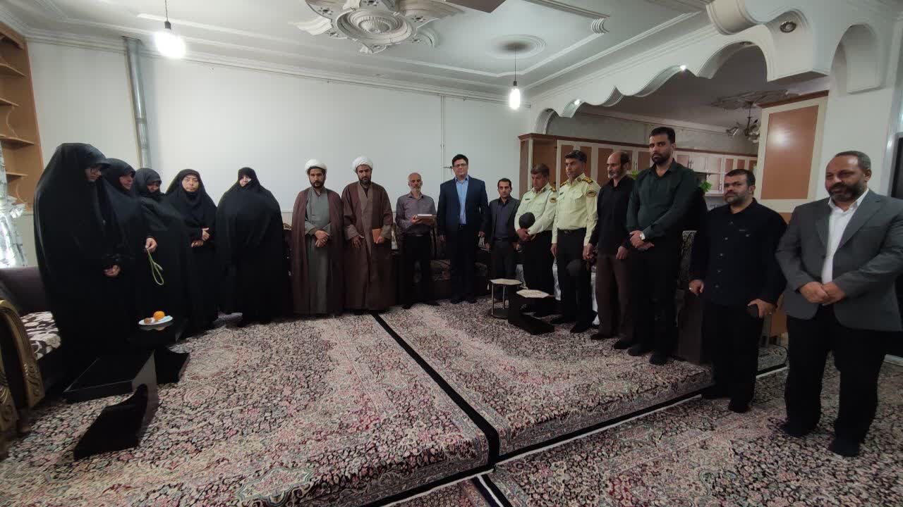 اول خانواده شهدا| تجلیل مسجدی‌ها از مقام قهرمان رابُریِ ناو شهید صیادشیرازی در جنگ رمضان