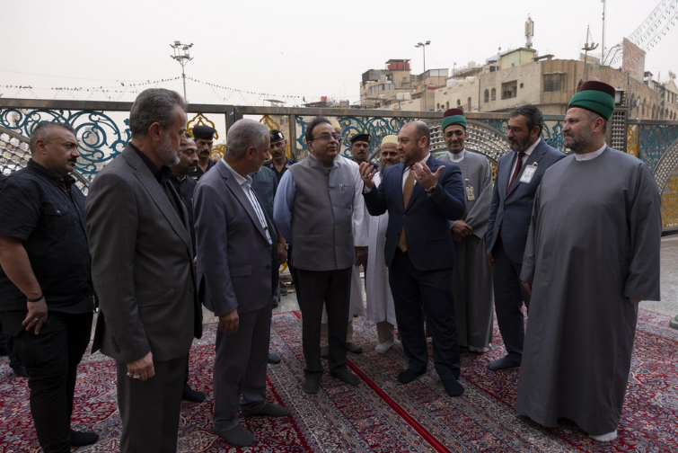 تشرف سفیر هند به آستان مقدس حضرت عباس(ع)+ عکس