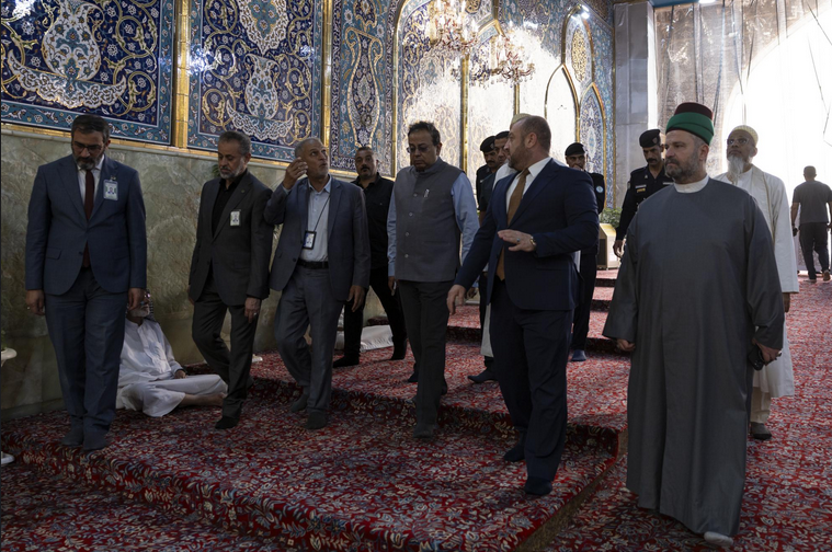 تشرف سفیر هند به آستان مقدس حضرت عباس(ع)+ عکس