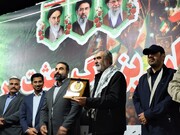 ورزشکار جیرفتی مدال طلای خود را تقدیم رهبری کرد