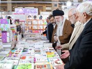 آخرین حضور رهبر شهید در نمایشگاه کتاب