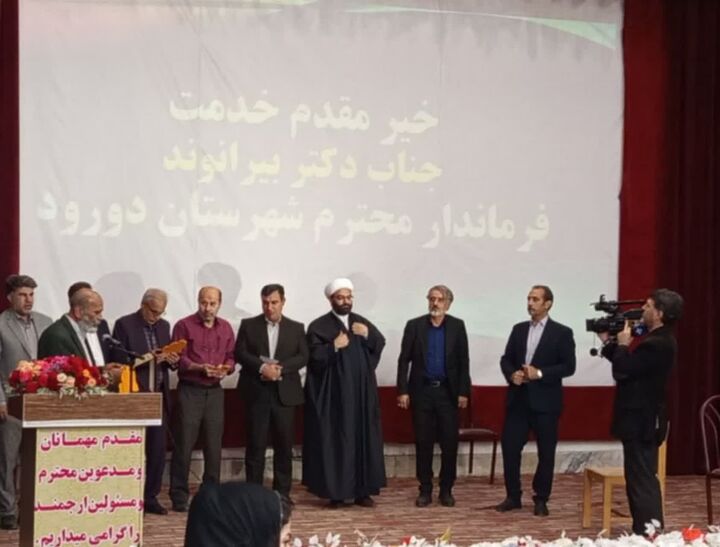 آیین رونمایی کتاب «کودتای بابونه‌ها»