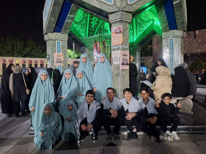 درخشش گروه سرود «آوای ترنم» کانون فرهنگی امام رضا(ع) مسجدالاقصی اراک در دومین اجرای میدانی خود میان هزاران تماشاگر تهرانی