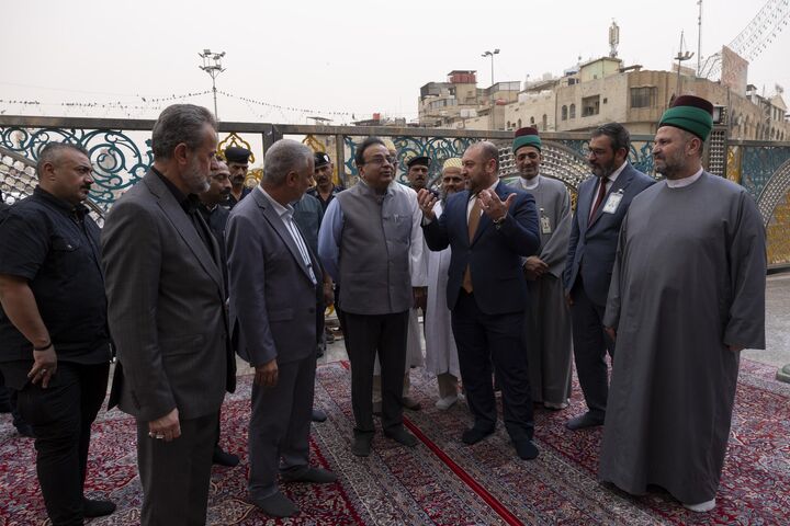 تشرف سفیر هند به آستان مقدس حضرت عباس(ع)+ عکس