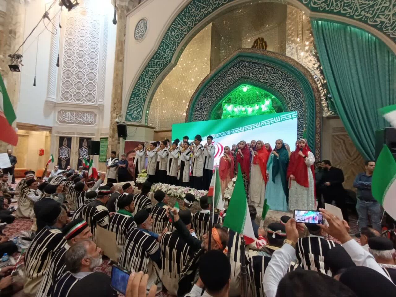 هم‌صدایی نوجوانان لردگانی در قلب تهران؛ طنین سرود «نسیم صبا» در میدان فلسطین