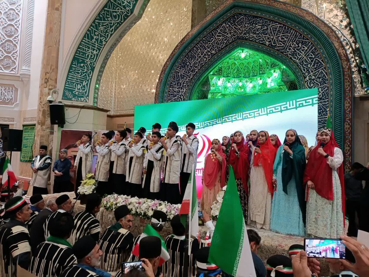 هم‌صدایی نوجوانان لردگانی در قلب تهران؛ طنین سرود «نسیم صبا» در میدان فلسطین
