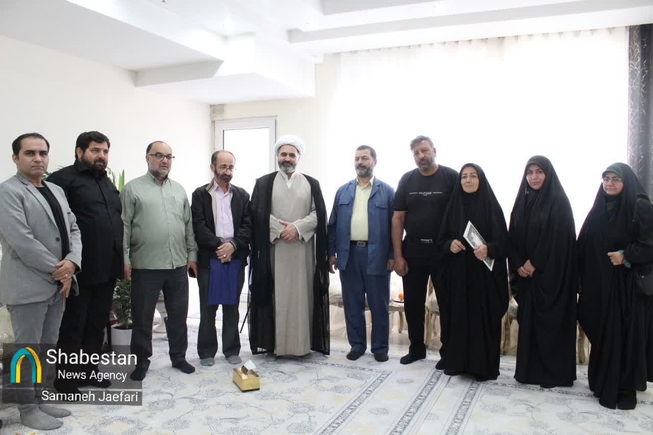 دیدار مسجدیها با خانواده شهید امینی؛ نخبه هوافضا که بورسیه ایتالیا را رد کرد