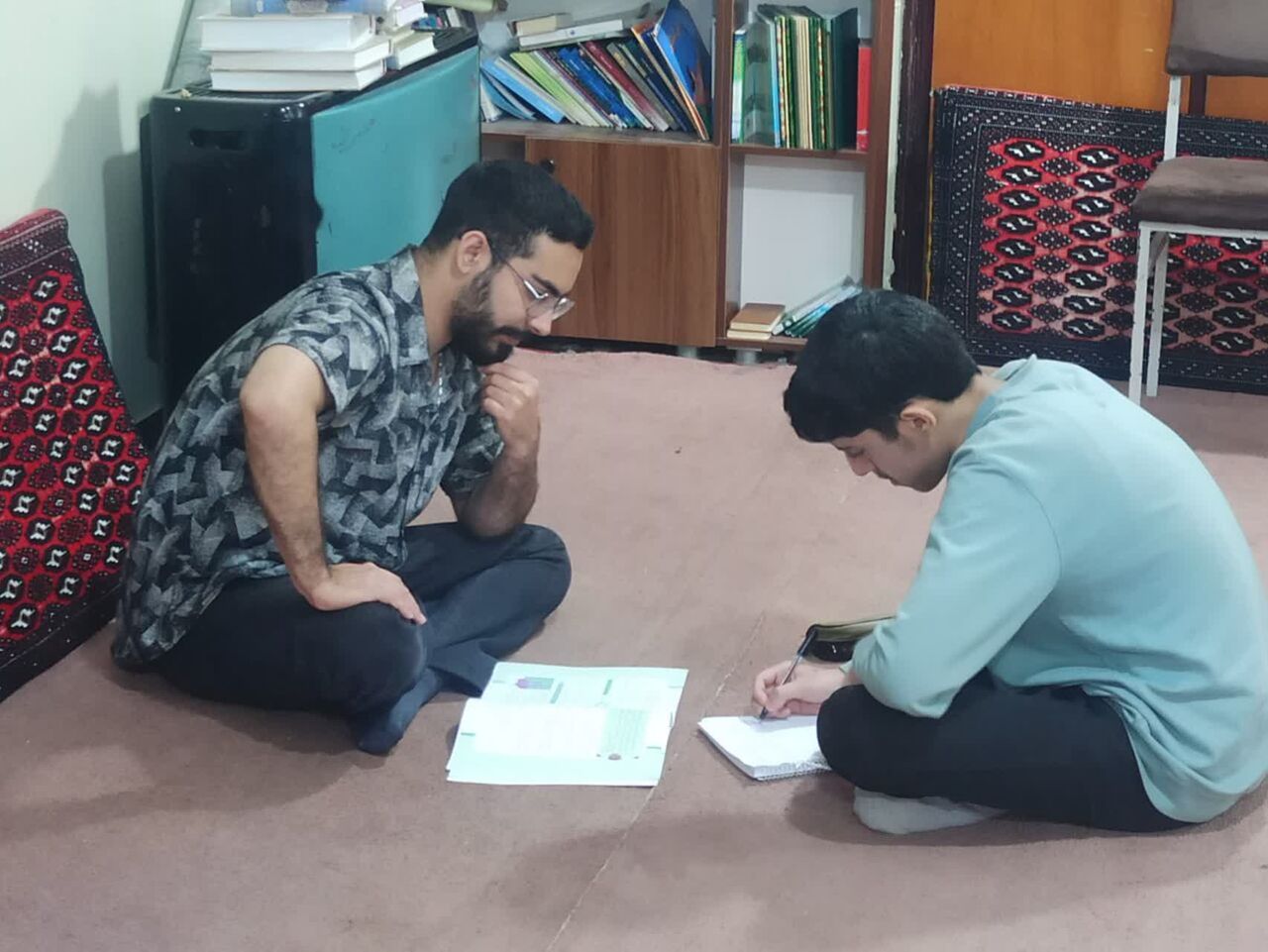 علم آموزی در سایهی مقاومت؛ چراغ دانایی در مسجد موسی بن جعفر (ع) روشن تر از همیشه می درخشد