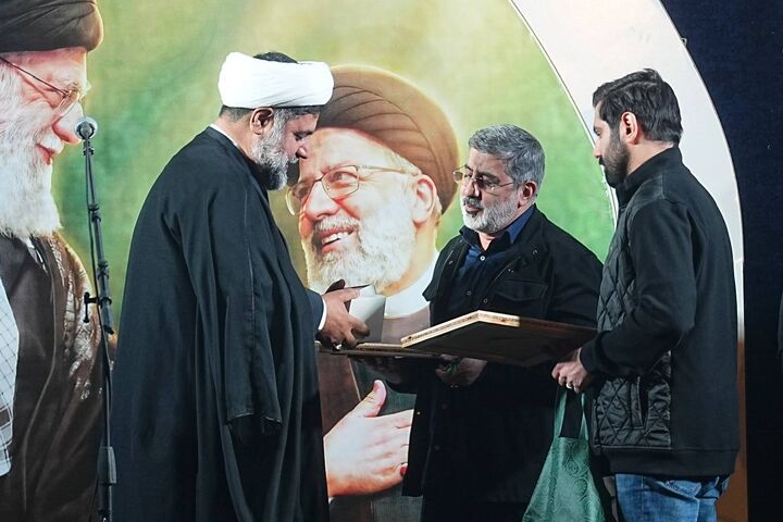 پیام تقدیر و هدیه فرمانده هوافضای سپاه به مداحان میدان انقلاب