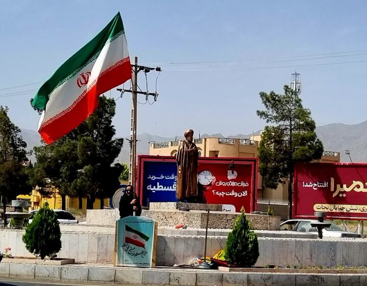 علمداری در قلب کویر؛ روایتی از حماسه ۳۰۰ نفره برای برافراشتگی پرچم ایران