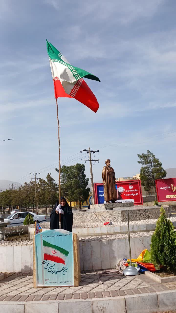 علمداری در قلب کویر؛ روایتی از حماسه ۳۰۰ نفره برای برافراشتگی پرچم ایران
