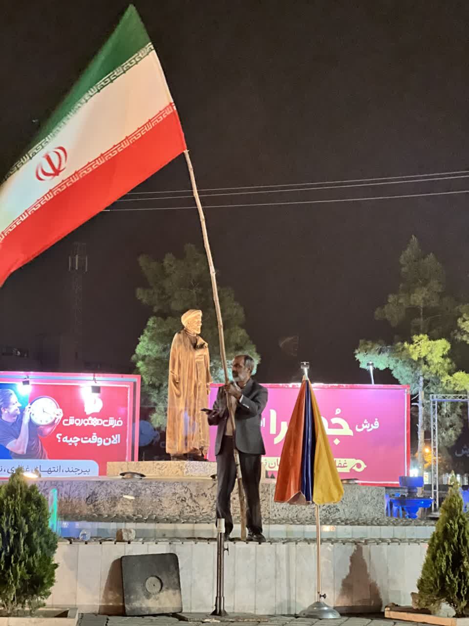 علمداری در قلب کویر؛ روایتی از حماسه ۳۰۰ نفره برای برافراشتگی پرچم ایران