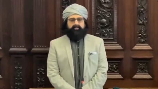 شهردار مسلمان بیرمنگام جلسه شورای شهر را با تلاوت قرآن آغاز کرد