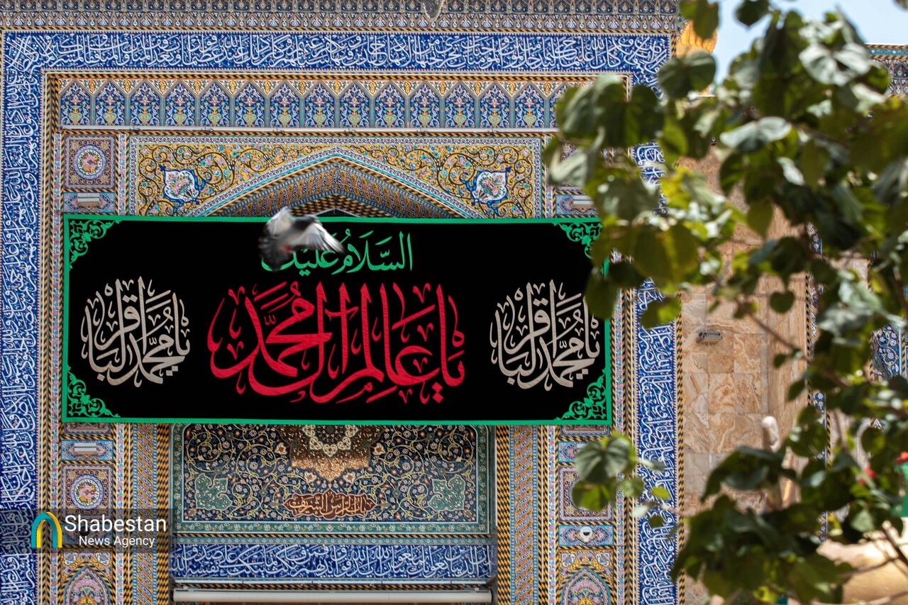 حرم حضرت امام حسین(ع) در آستانه شهادت امام باقر(ع) سیاه‌پوش شد