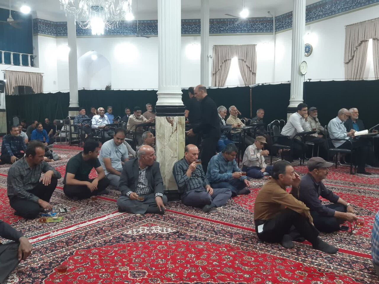 مسجد حضرت اباالفضل(ع) دهنو آران و بیدگل، میزبان گفت‌وگوی صمیمی تأمین اجتماعی با بیمه‌شدگان و بازنشستگان