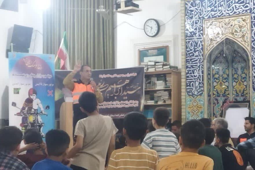 آموزش ایمنی تردد به ۱۵۰ شهروند مینودشتی در مسجد جامع قلمی