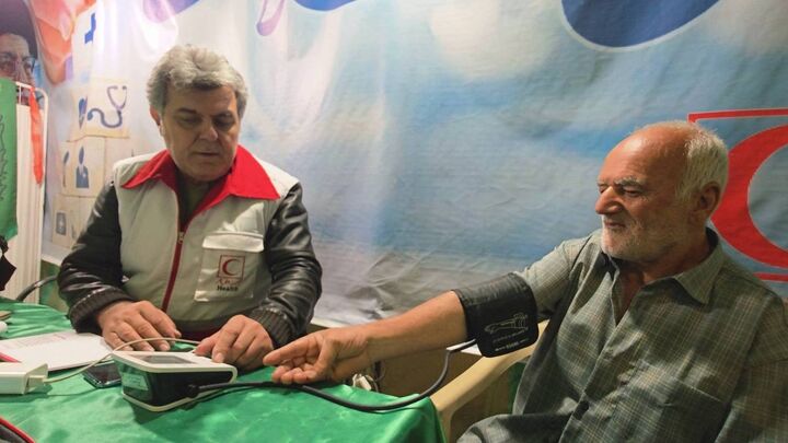 بالغ بر ۷۰۰ نفر از خدمات سلامت محور هلال احمر آذربایجان غربی در ارومیه بهره مند شدند