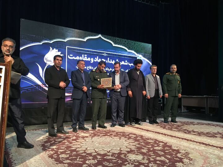 طنین اشعار حماسی در «محفل شعر مقاومت»؛ یادبود آزادسازی خرمشهر در خرم‌آباد