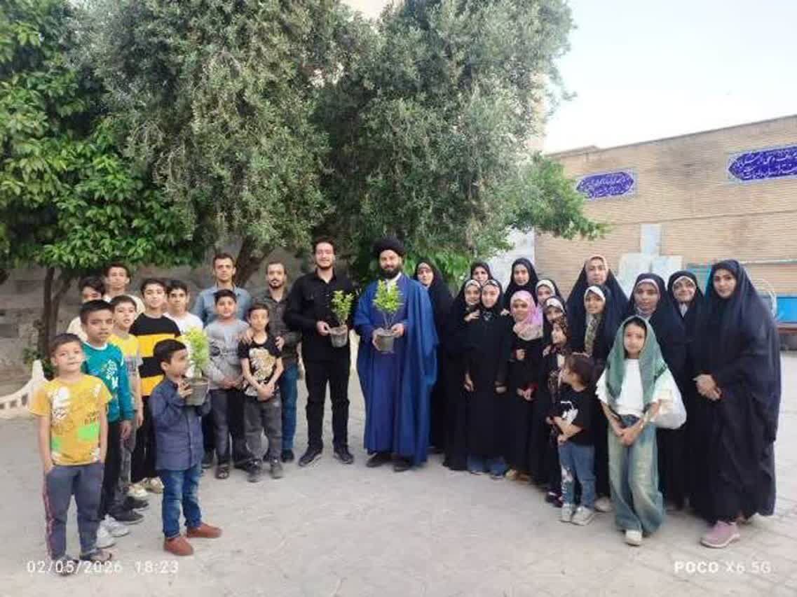 از «اجتماع شبانه» تا «کاشت نهال امید»؛ سبک زندگی در مسجد امام باقر(ع)