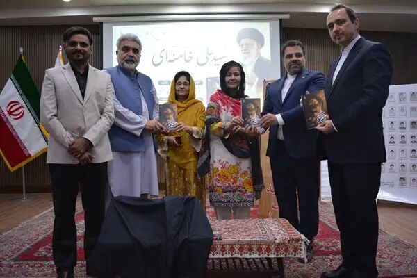 رونمایی از دو اثر فرهنگی به یاد قائد امت
