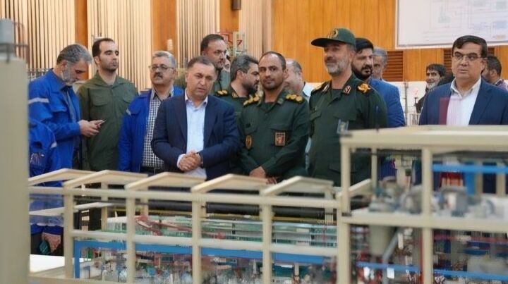 پتروشیمی شازند خط مقدم جبهه صنعت است