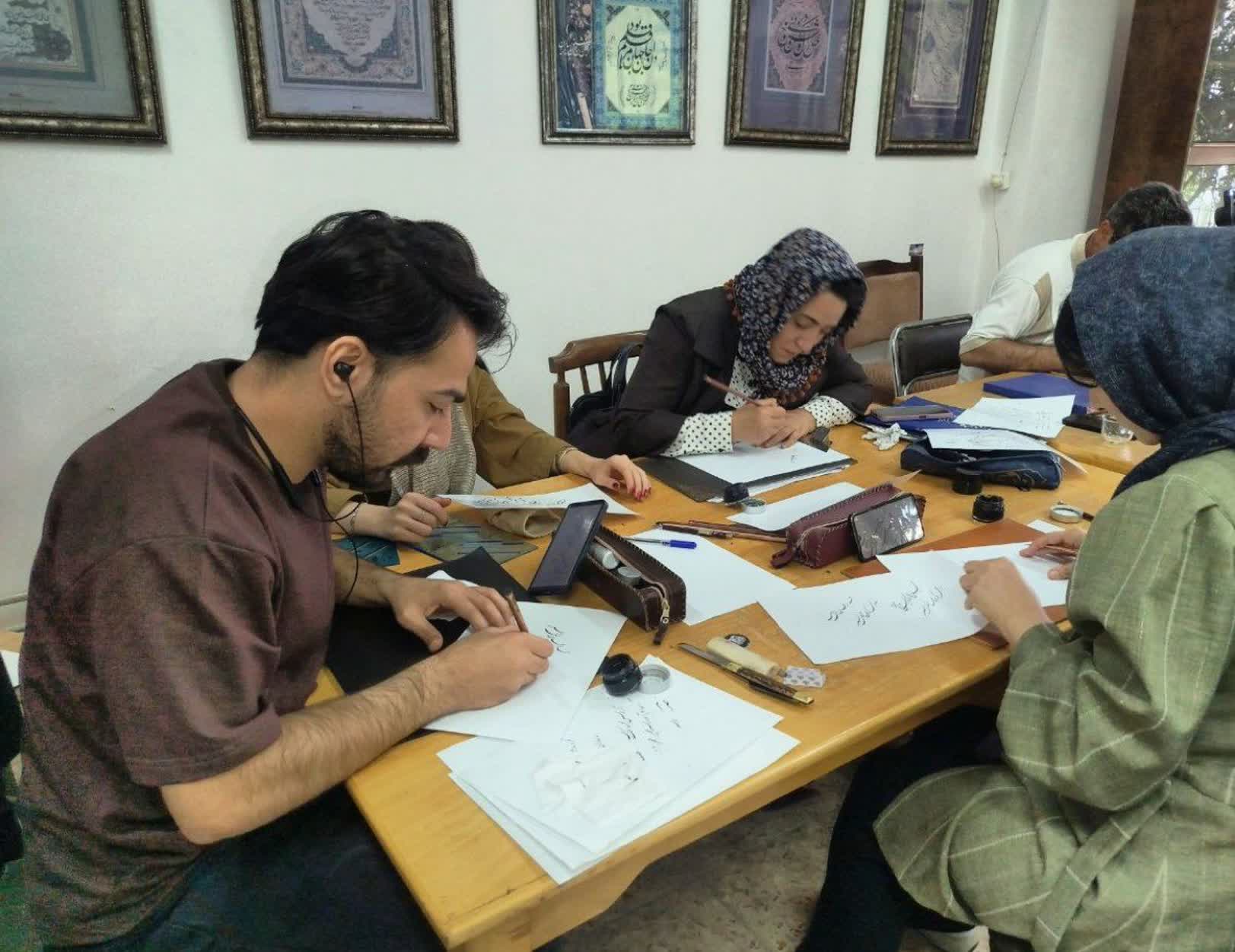 برگزاری آزمونهای سراسری خوشنویسی با شرکت بیش از ۶۰ هنرمند در خوی