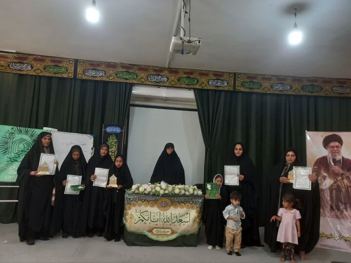 تجلیل از مادران جوان دارای فرزند در زهک با هدف ترویج جوانی جمعیت