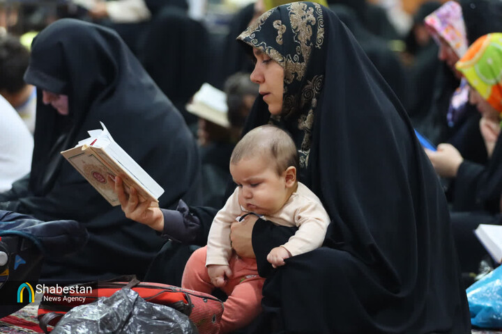 طنین دعای عرفه در مصلی امام خمینی (ره) ساری