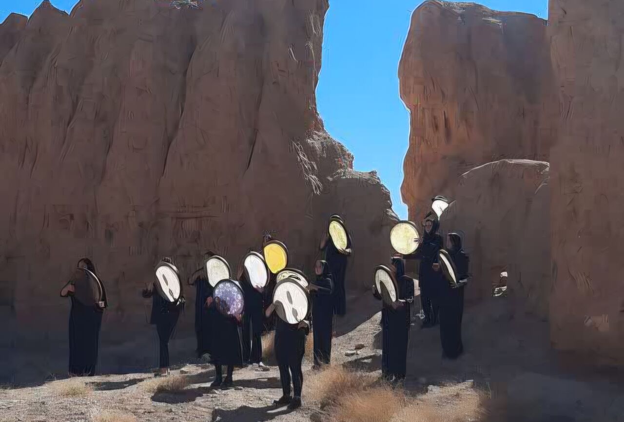 اجرای سمفونی حماسی انتظامی در دل قلعه تاریخی نشست‌آباد دلیجان