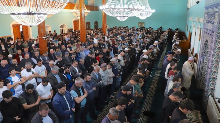 نماز عید قربان در سراسر آذربایجان اقامه شد