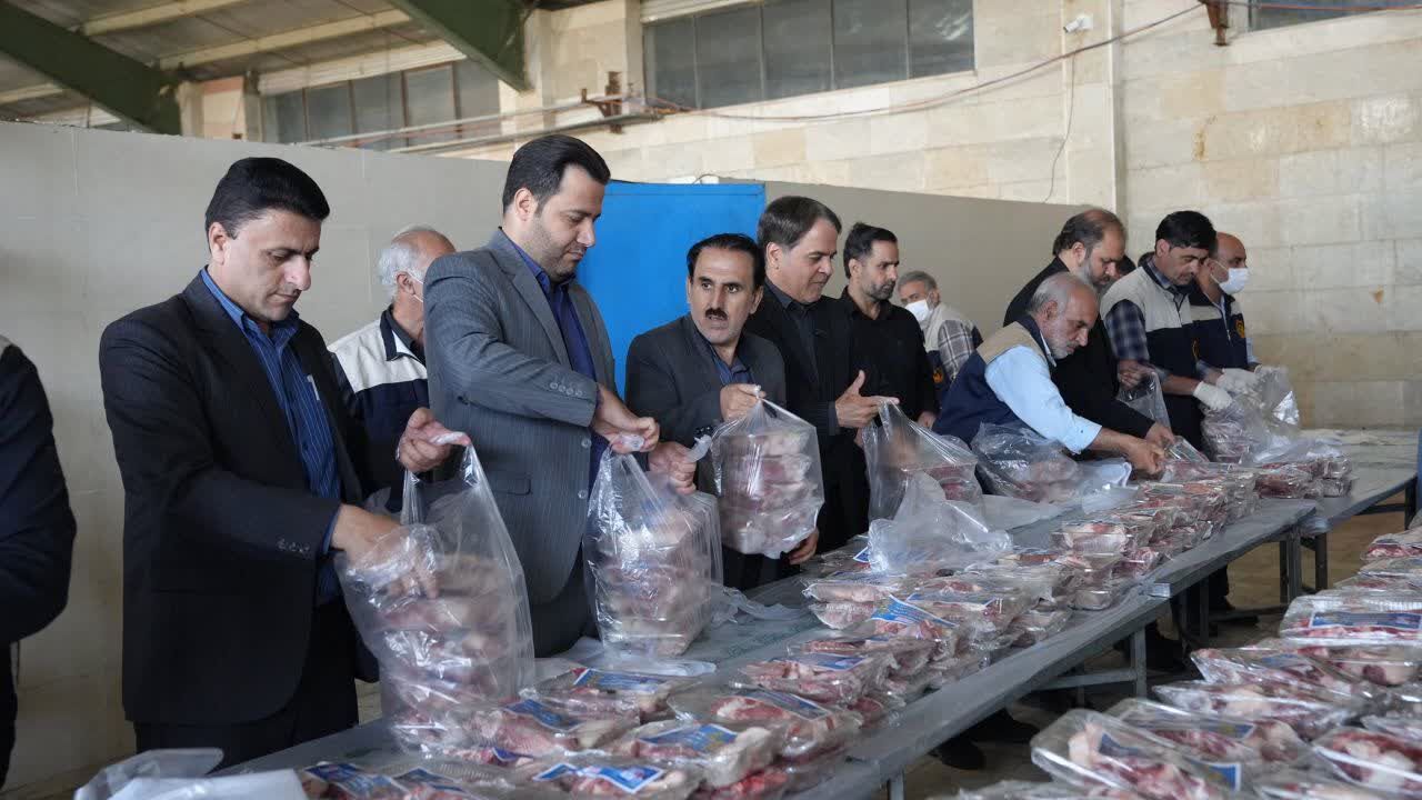 آغاز توزیع گوشت نذر قربانی میان نیازمندان توسط کمیته امداد کرمانشاه