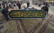نصب پارچه نوشته‌های عید غدیر در آستان مطهر علوی
