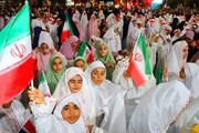 جشن تکلیف دانش آموزان اراکی در تجمع شبانه «ملت مبعوث شده» / دانش‌آموزان نومکلف با رهبر بیعت کردند