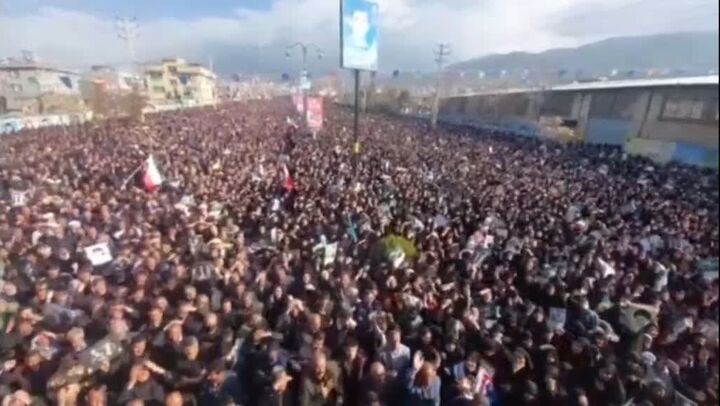 خیابان مقدس جمهوری اسلامی یاسوج نماد اتحاد و همبستگی مردم و مسئولان است